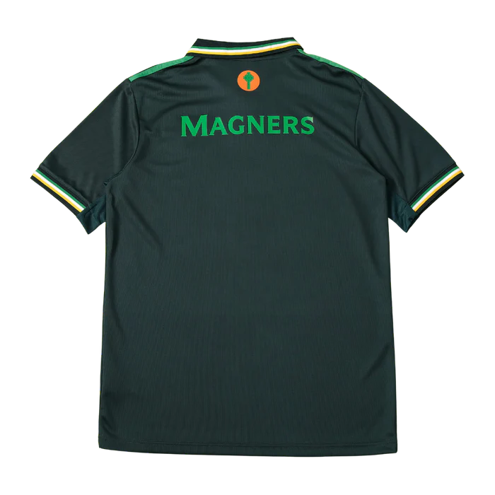 a green soccer jersey with the word magners on it