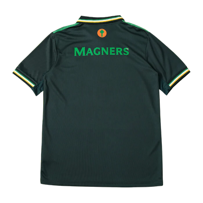 a green soccer jersey with the word magners on it